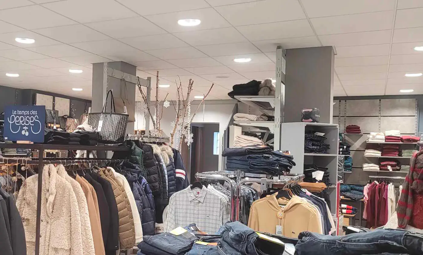 Beleuchtung im Modegeschäft